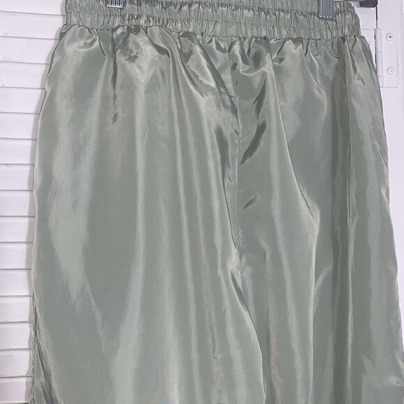 NWOT Miss 8 Olive Green Baggy Windbreaker Pants Women’s size Small  - Picture 8 of 11